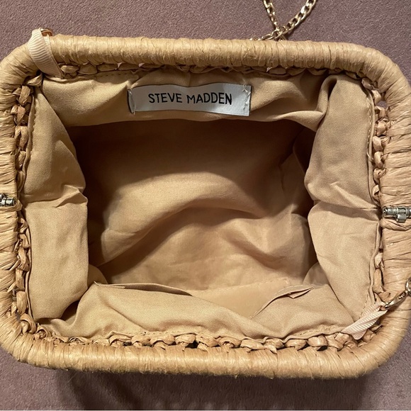 Steve Madden Woven Tan Bag with Gold Chain
NWOT - Picture 8 of 16
